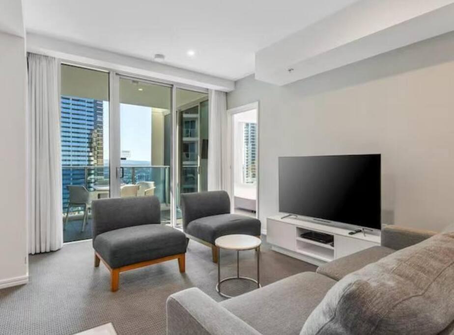 Paradise Lights - Privately Managed Luxury On Hilton Surfers Paradise Free Carpark Apartment