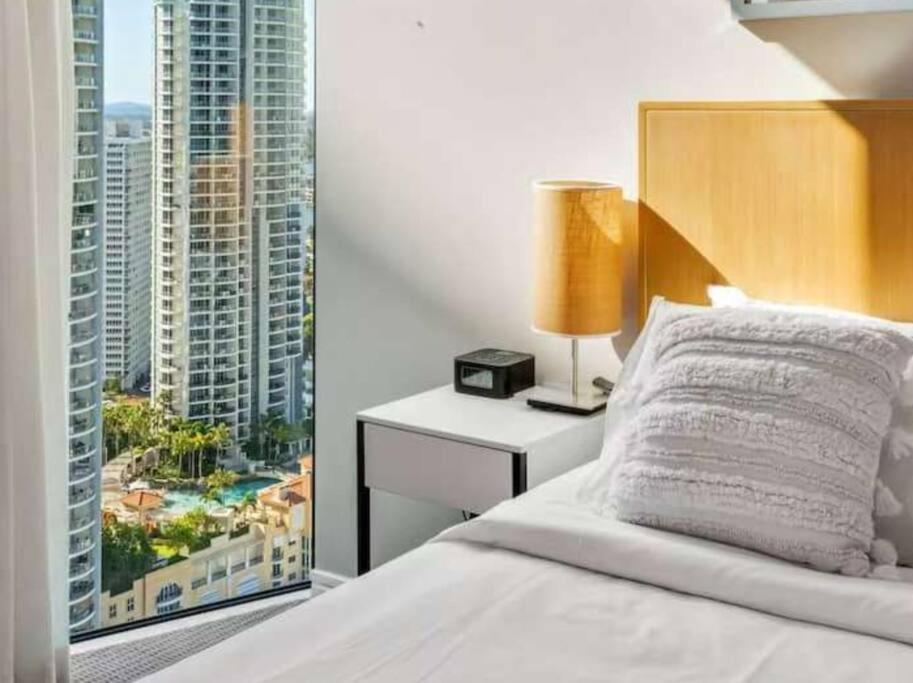 Paradise Lights - Privately Managed Luxury On Hilton Surfers Paradise Free Carpark Apartment *