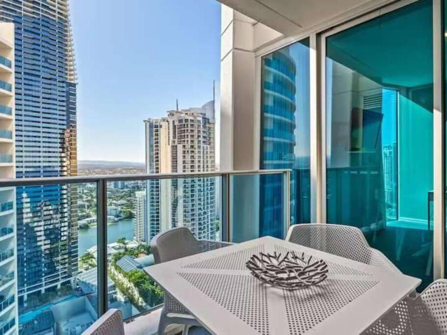 Paradise Lights - Privately Managed Luxury On Hilton Surfers Paradise Free Carpark Apartment Gold Coast