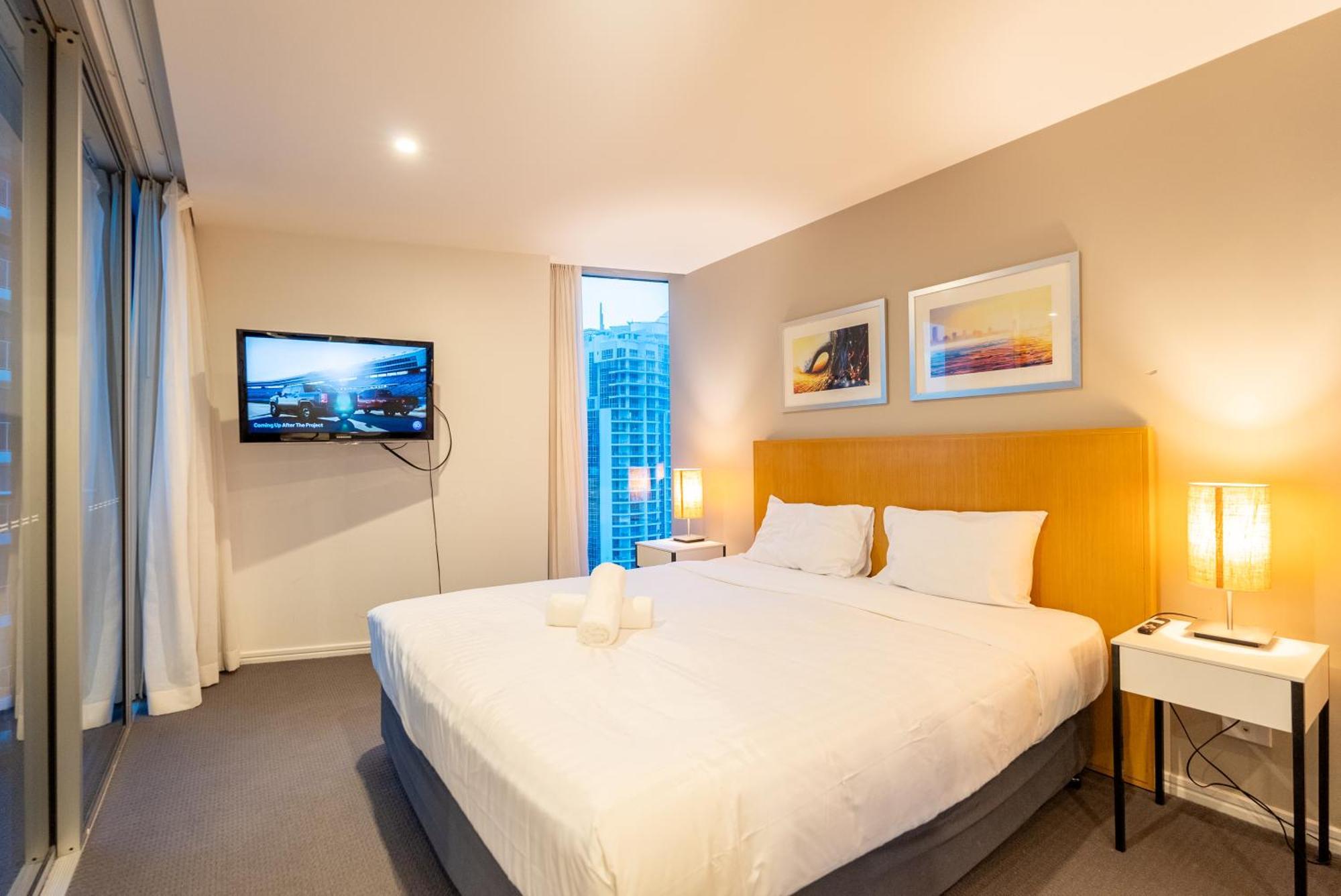 Paradise Lights - Privately Managed Luxury On Hilton Surfers Paradise Free Carpark Apartment *