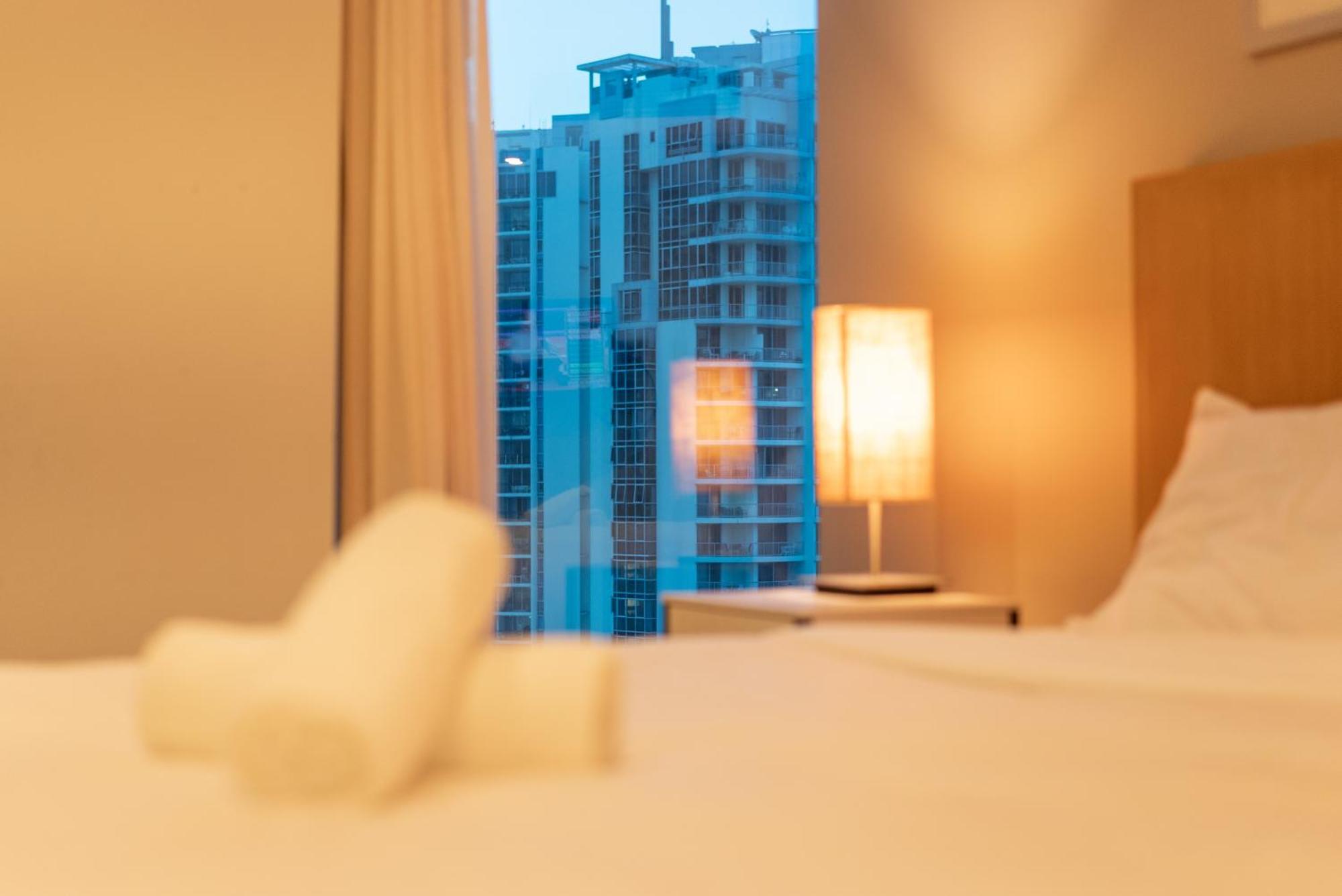 Paradise Lights - Privately Managed Luxury On Hilton Surfers Paradise Free Carpark Apartment *