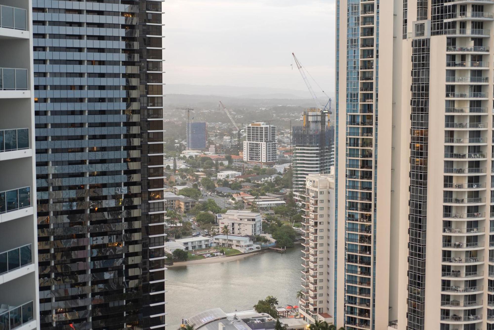 Paradise Lights - Privately Managed Luxury On Hilton Surfers Paradise Free Carpark Apartment Gold Coast